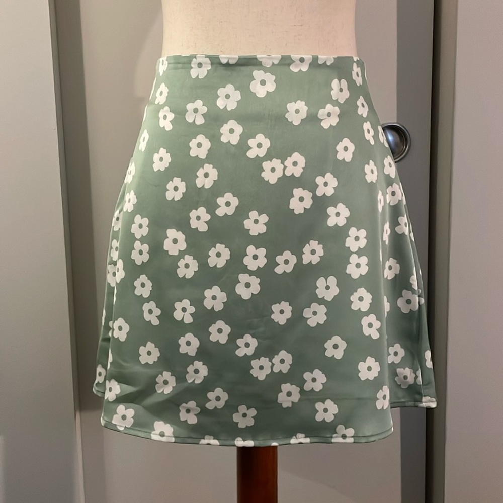 Green floral mini skirt